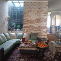 مبل راحتی همراه میز جلو مبلی و بوفه