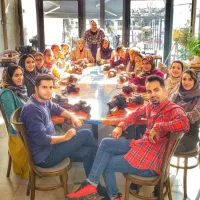 دورهمی شاد و دوستانه با پذیرایی