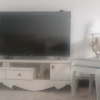 تلویزیون ۵۰ اینج با میز