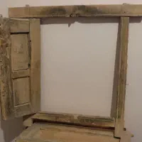 در ( درب ) گنجه قدیمی