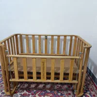 تخت کنار مادر