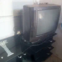 تلوزیون قدیمی با زیر تلوزیونی