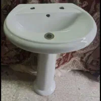 روشویی سالم با پایه بزرگ