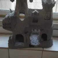 آکواریوم شیشه خم و قلعه تزیینی