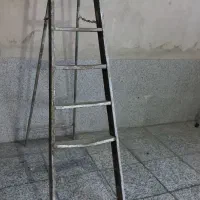 نردبان آهنی
