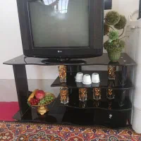 تلویزیون ومیز