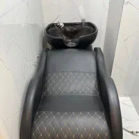 سرشور خوابیده مبل چرم