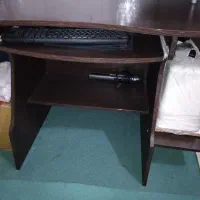 میز تحریر و کامپیوتر در حد نو