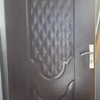 آینه و کمد و وسایل آرایشگاه