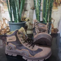 کفش کوه نوردی و مهندسی