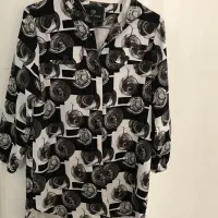 تعدادی لباس نو و تمیز|لباس|بابل, |دیوار