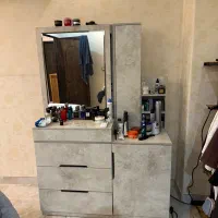 تخت و میز ارایش ست به همراه صندلی و خوشخواب لوکس|تخت و سرویس خواب|رشت, گلسار|دیوار