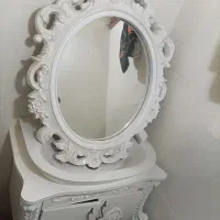 روشویی با آینه بزرگ و آپاجور و تابلو