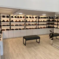 فروشنده کیف و کفش چرم