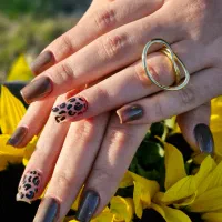 آموزش کاشت ناخن