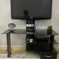 تلویزیون ۳۲ سامسونگ و گیرنده دیجیتال و میز
