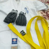 لباس ورزشی همراه دستکش وکمربند