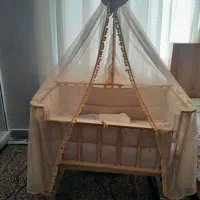 تخت کنار مادر. تخت نوزاد