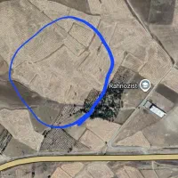 زمین نزدیکی شهر