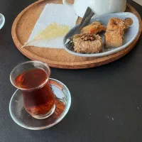 صندوق دار و کانترکار خانم