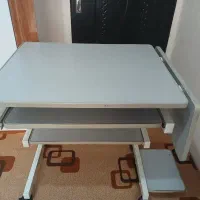 میز تحریر و کامپیوتر