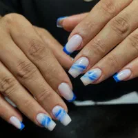 آموزش و خدمات کاشت ناخن