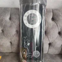 ساعت دیواری و پشتی در حد نو