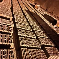 اپراتور پیوسینگ وکارگر فنی اشنا به دستگاه پیوسینگ