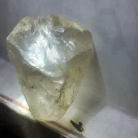 سنگی باسختی بالا وداخل سنگ هم خالی نظر بدهید لطفا|جواهرات|تربتحیدریه, باغ ملی|دیوار