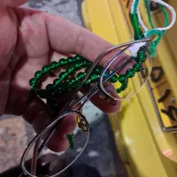 عینک و تسبیح پیدا شده