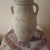 خمره ی قدیمی حکاکی شده