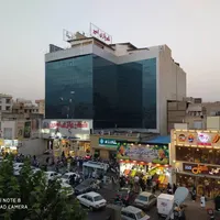 78 متر چهارراه نظام آباد جنب مترو بی نظیر