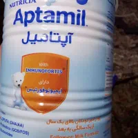 تعدادی قوطی شیرخشک