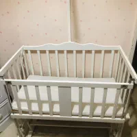 تخت کنار مادر