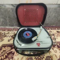 گرام ، گرامافون تپاز|کلکسیون اشیاء عتیقه|تهران, فلسطین (میدان انقلاب)|دیوار