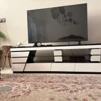 میز تلویزیون شیک و تمیز در حد نو
