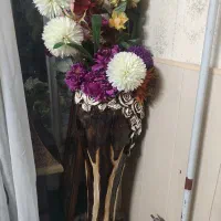 گلدون گچی همراه با گل