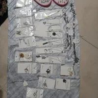 تعدادی گردن بند وانگشتر بدلیجات