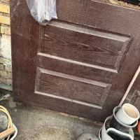 یک عدد درب چوبی