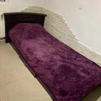 تخت همراه با تشک