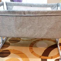 تخت کنار مادر