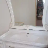 رو شویی به همراه میز و آیینه