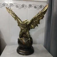 مجسمه عقاب