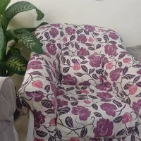 تعدادی وسایل منزل مبل و کمد بچه و میز تلوزیون