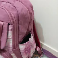 کیف مدرسه|کیف، کفش، کمربند|کرج, ساسانی (قلمستان)|دیوار