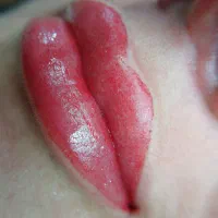 انجام خدمات آرایش دائم صورت