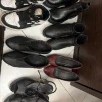 تعدادی کیف و کفش زنانه