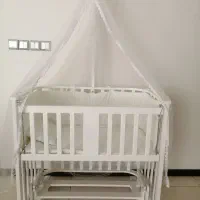 تخت کنار مادر