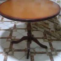 میز گرد چوبی