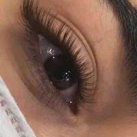 اکستنشن مژه به صورت کاملا حرفه ای